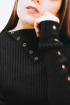 Buttonhole Neck Diver With Buttons